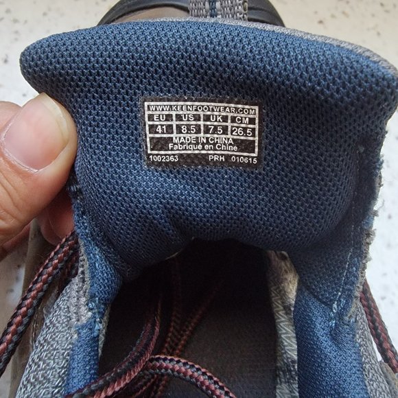 KEEN Targhee II Waterproof hiking boots higher-traction grip leather. Size 8.5 main image 5